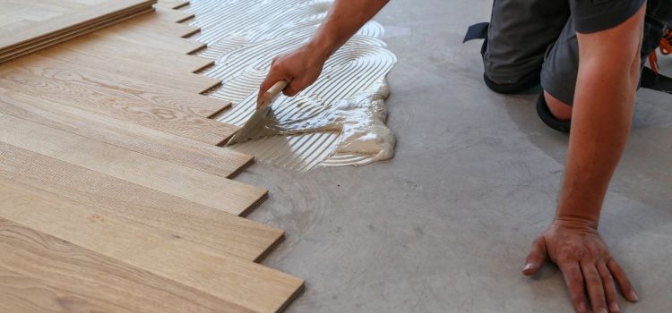 Onmisbare items bij het leggen van een houten vloer